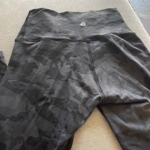 Lululemon wunder under camo print black leggings / camouflage